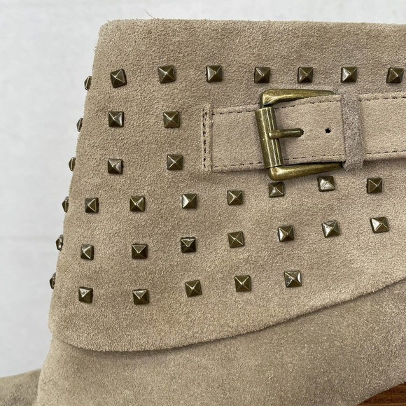 Trouvé Leather Upper Womens Size 8.5 Tan Studded High Heeled Booties Boots - Picture 2 of 15
